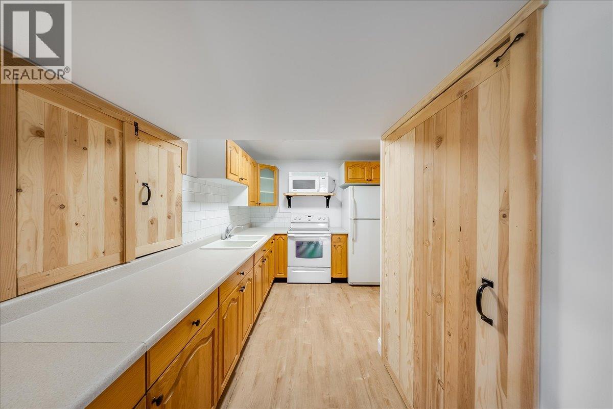 1860 Planer Crescent, Rossland, British Columbia  V0G 1Y0 - Photo 63 - 10403211