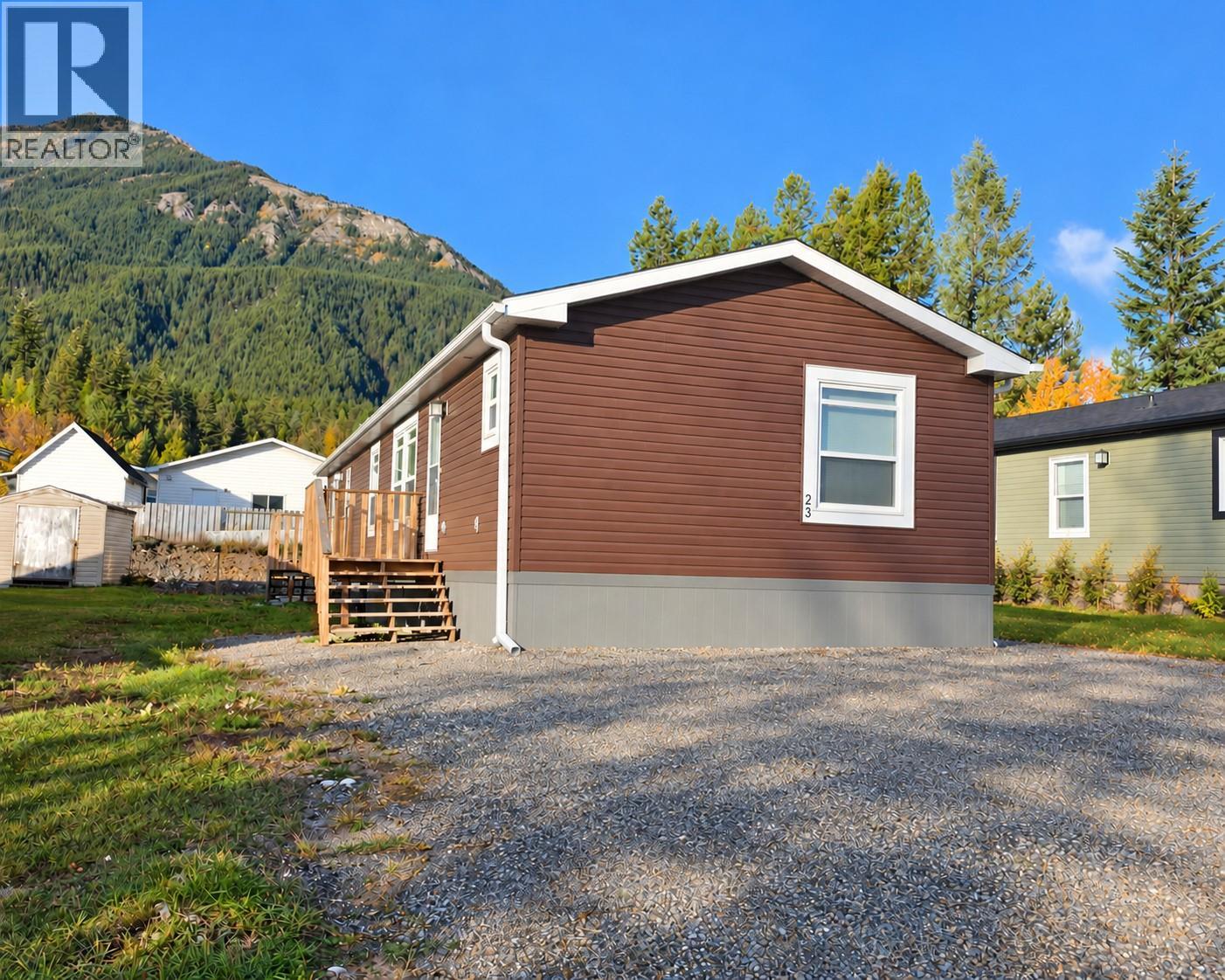 23 Deerborne Drive, Elkford, British Columbia  V0B 1H0 - Photo 1 - 10402927