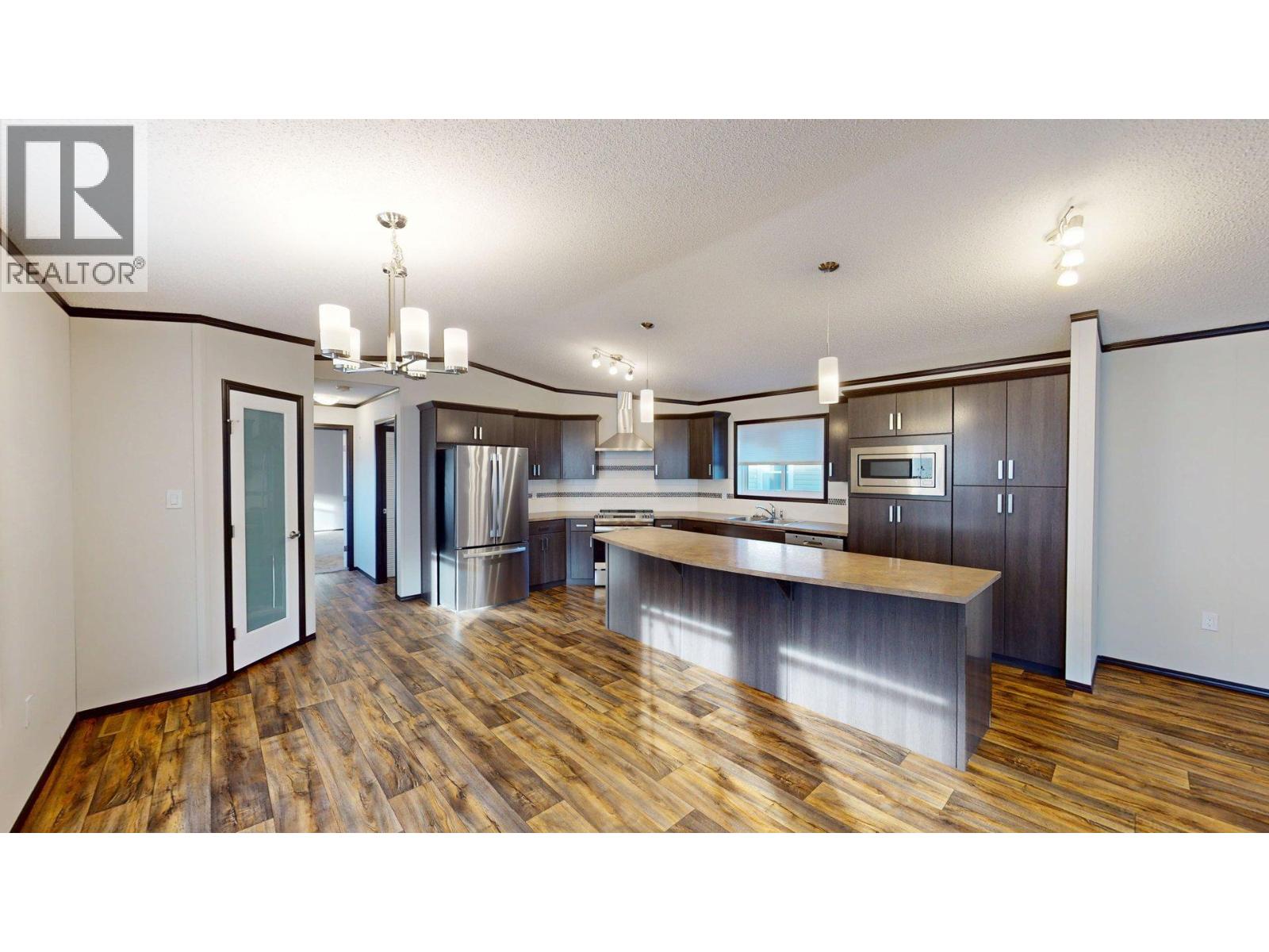 23 Deerborne Drive, Elkford, British Columbia  V0B 1H0 - Photo 2 - 10402927