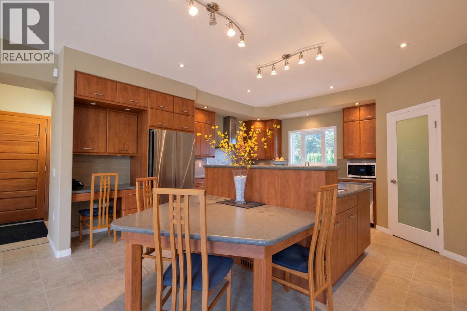 133 Devon Drive, Penticton, British Columbia  V0H 1R5 - Photo 6 - 10403194