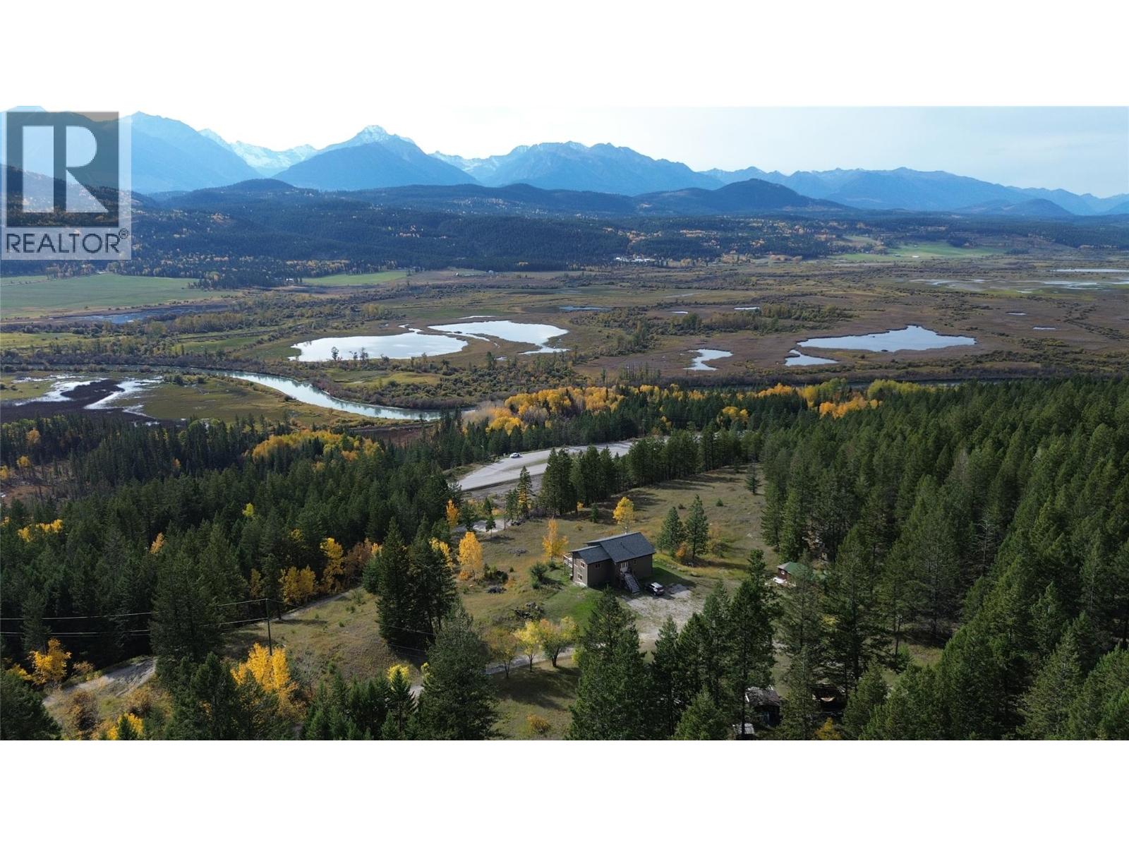 2660 95 Highway, Brisco, British Columbia  V0A 1B0 - Photo 1 - 10403277