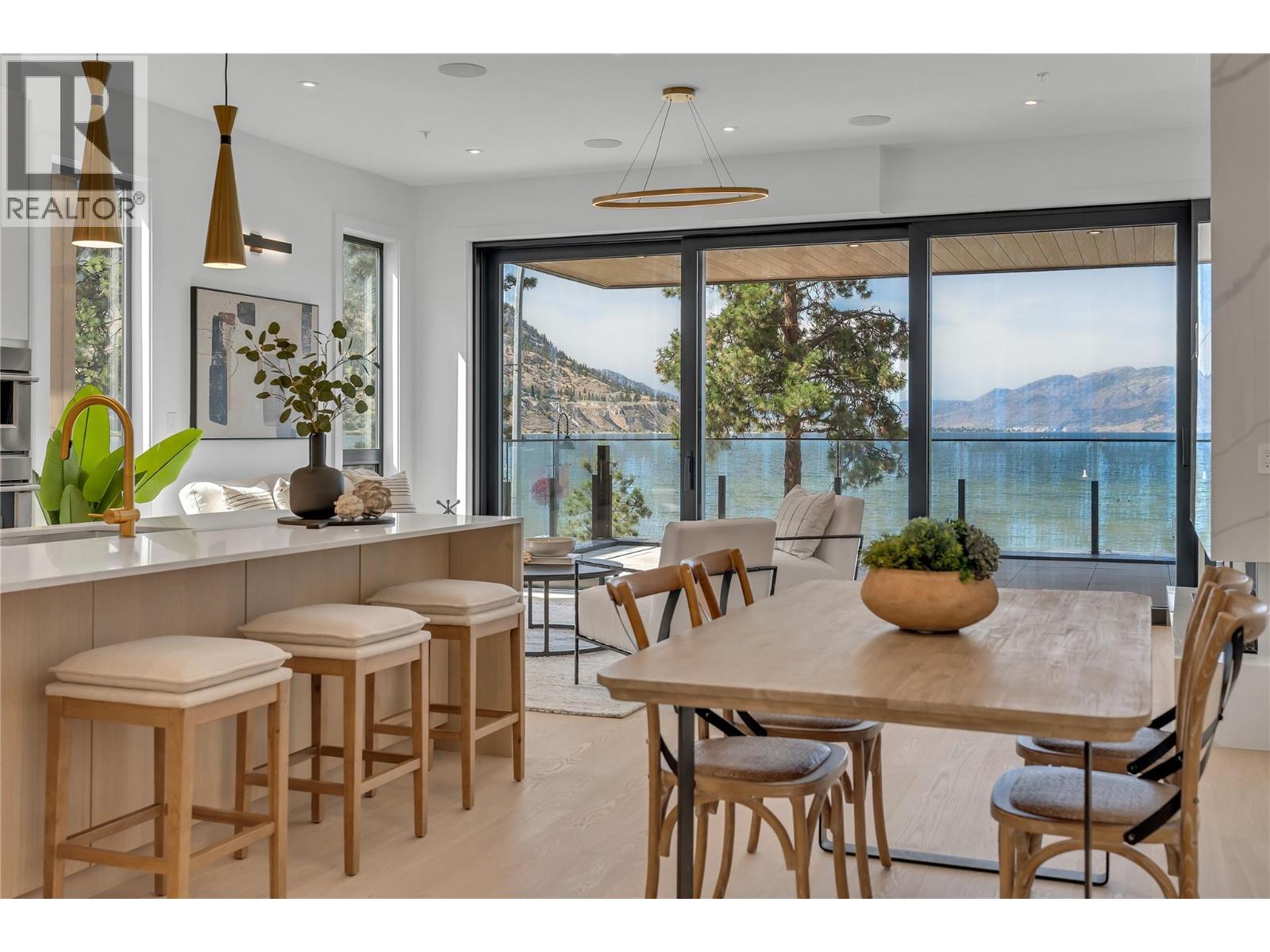 602 Lakeshore Drive Unit# 202, Penticton, British Columbia  V2A 1B9 - Photo 1 - 10390058