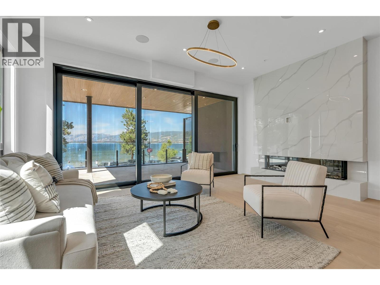 602 Lakeshore Drive Unit# 202, Penticton, British Columbia  V2A 1B9 - Photo 2 - 10390058