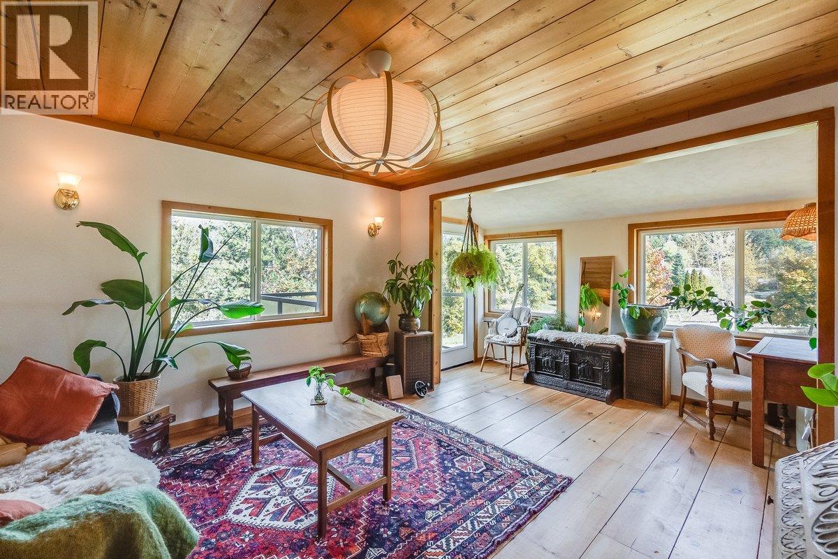 3051 Fofonow Road, Nelson, British Columbia  V1L 6Y5 - Photo 12 - 10403260