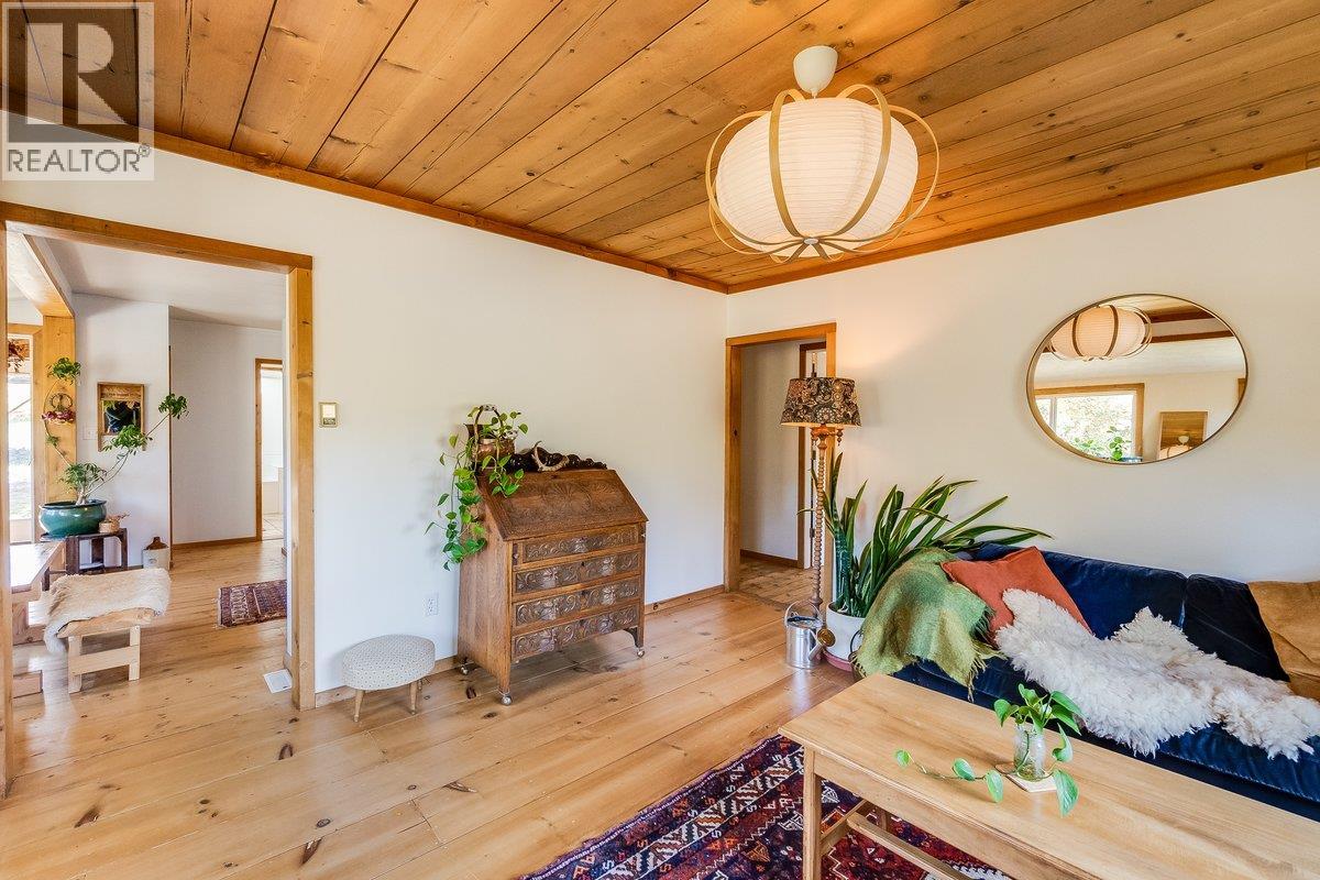 3051 Fofonow Road, Nelson, British Columbia  V1L 6Y5 - Photo 14 - 10403260