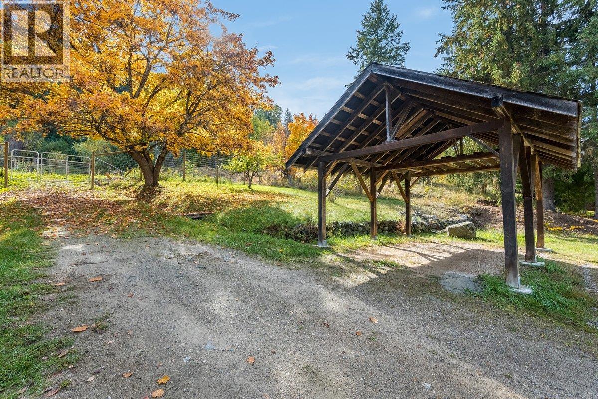 3051 Fofonow Road, Nelson, British Columbia  V1L 6Y5 - Photo 2 - 10403260