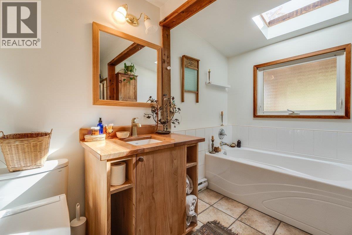 3051 Fofonow Road, Nelson, British Columbia  V1L 6Y5 - Photo 21 - 10403260