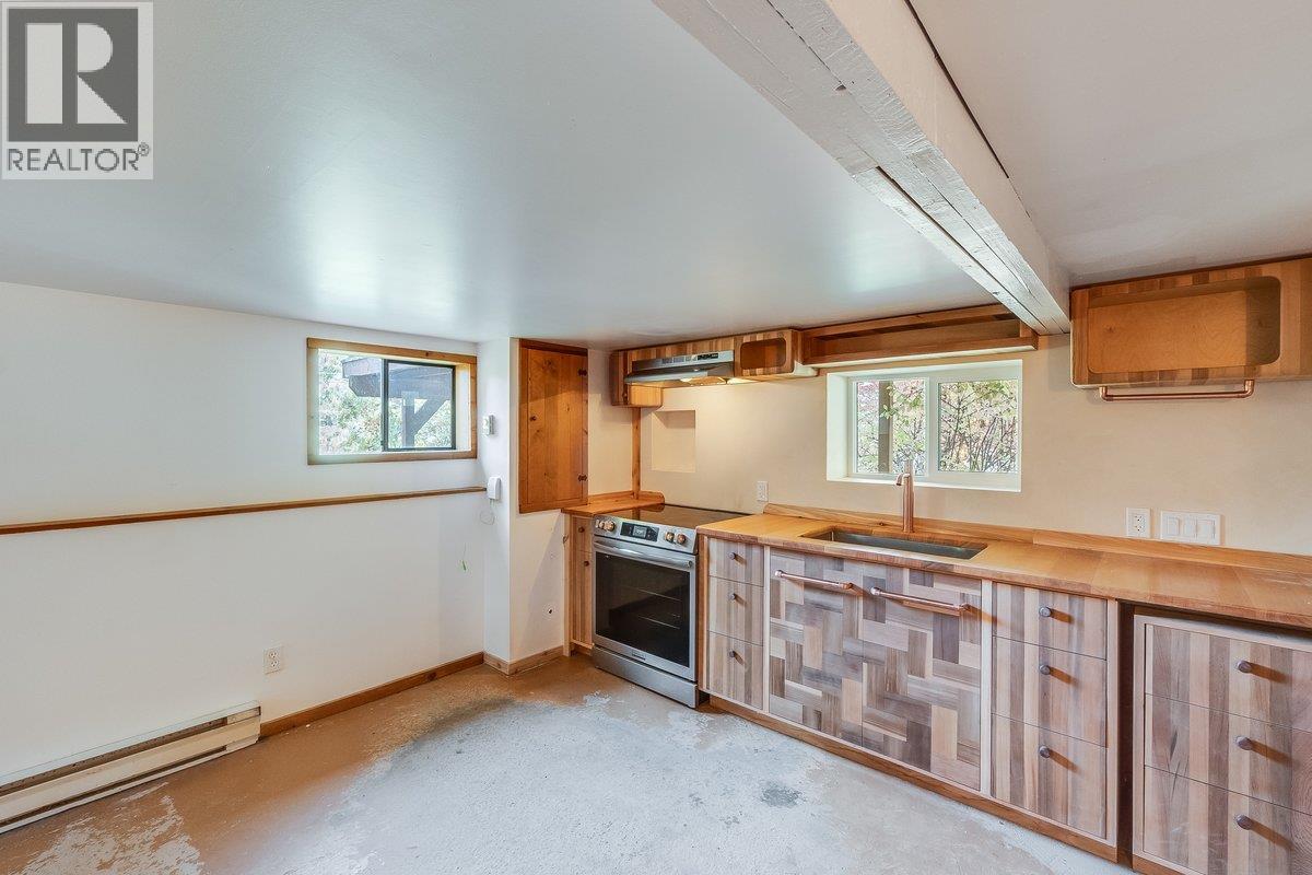 3051 Fofonow Road, Nelson, British Columbia  V1L 6Y5 - Photo 27 - 10403260