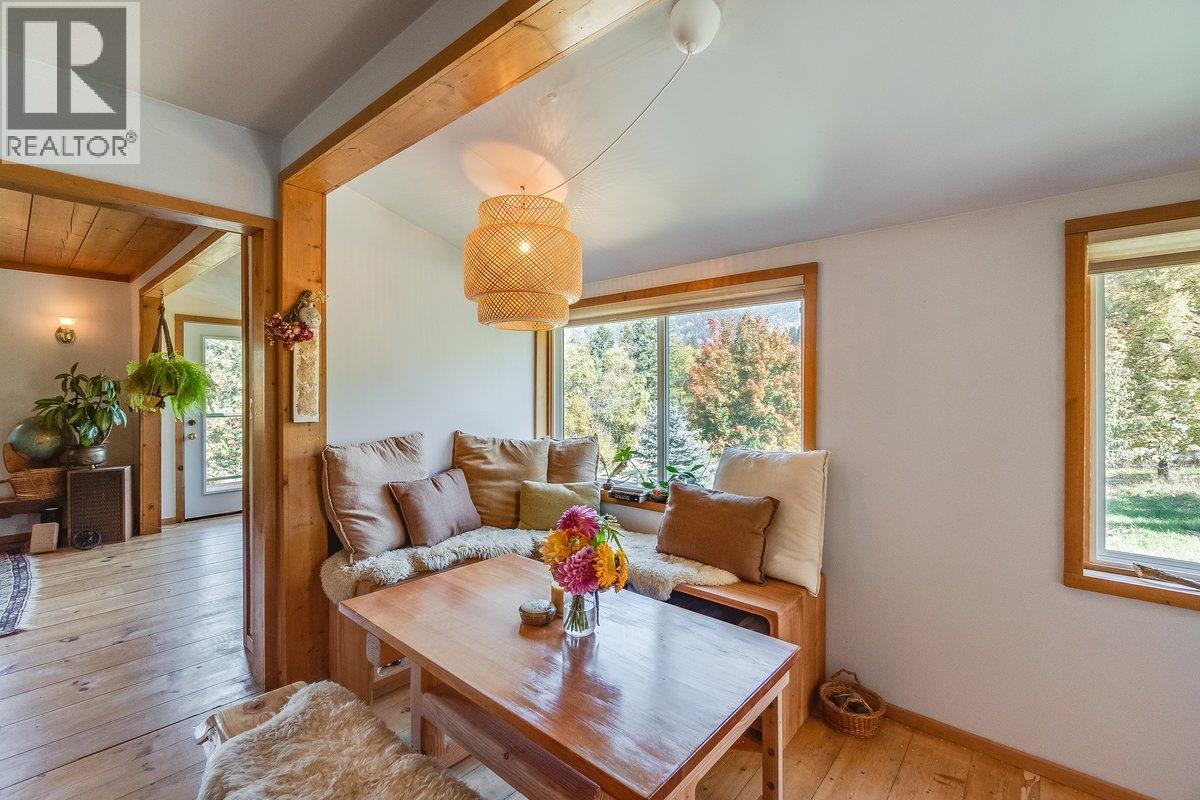 3051 Fofonow Road, Nelson, British Columbia  V1L 6Y5 - Photo 9 - 10403260