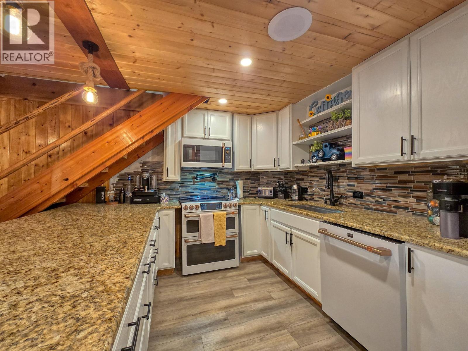 449 Lakeview Place, Invermere, British Columbia  V0A 1K3 - Photo 41 - 10403144