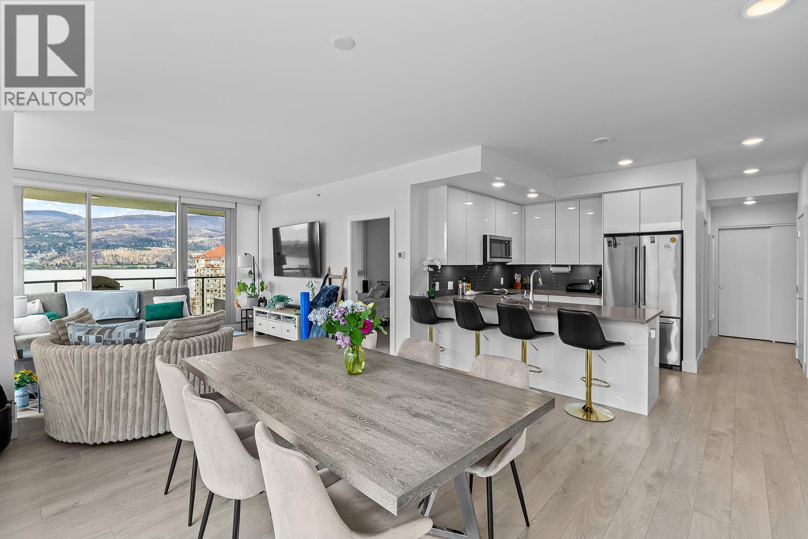 1232 Ellis Street Unit# 1301, Kelowna, British Columbia  V1Y 0J6 - Photo 3 - 10402035