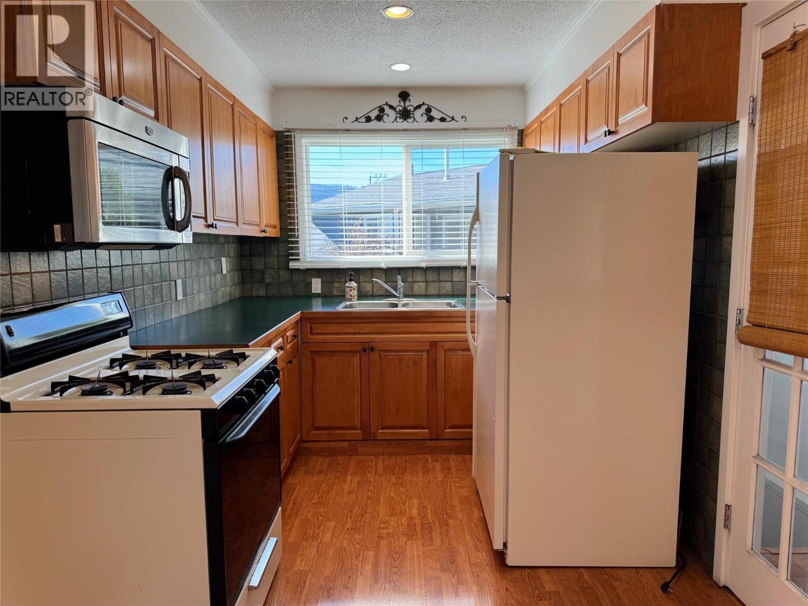 2152 Mamette Avenue, Merritt, British Columbia  V1K 1B8 - Photo 3 - 10403276
