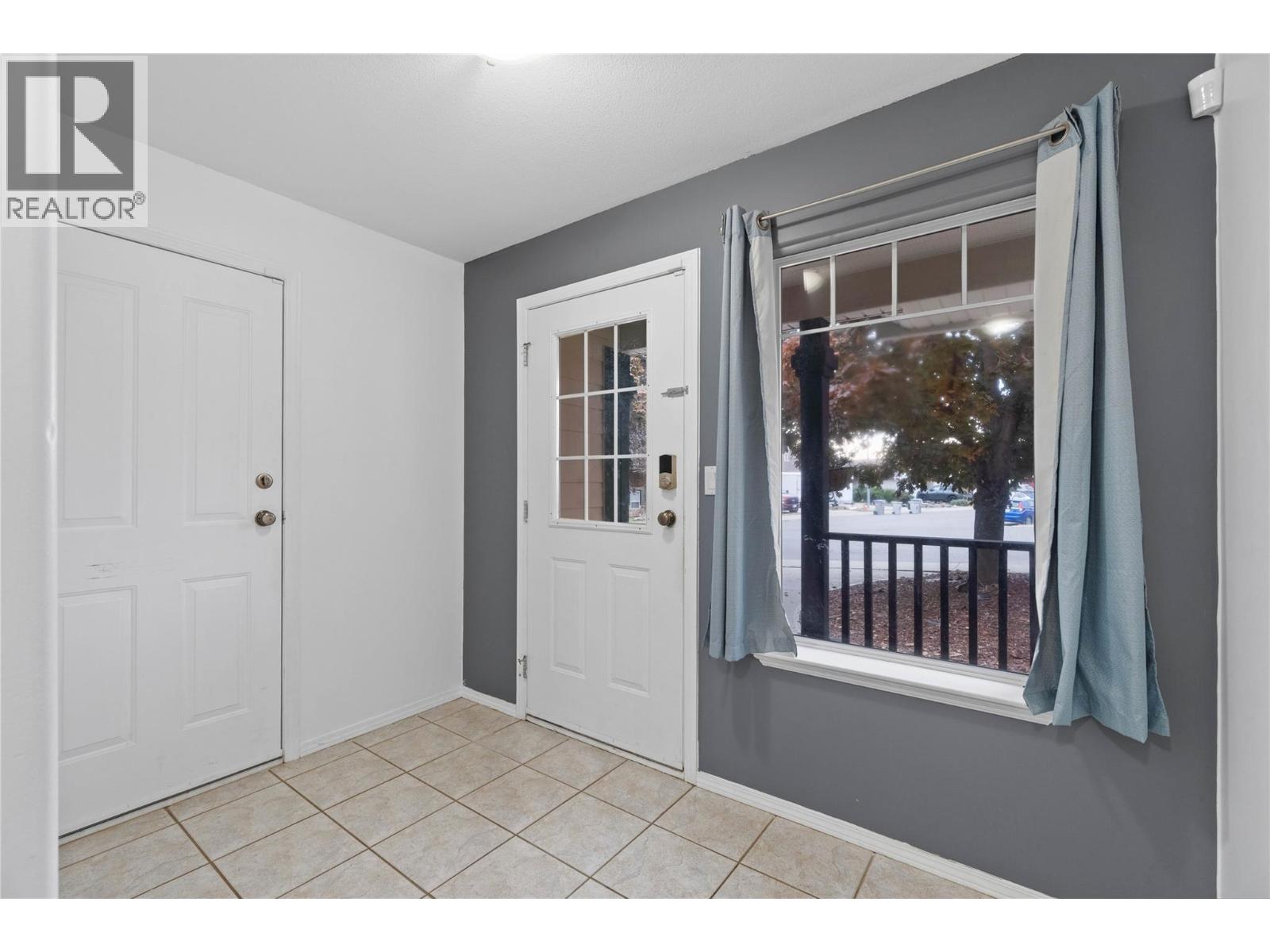 1198 Raven Drive, Kamloops, British Columbia  V2B 8P3 - Photo 4 - 10403306