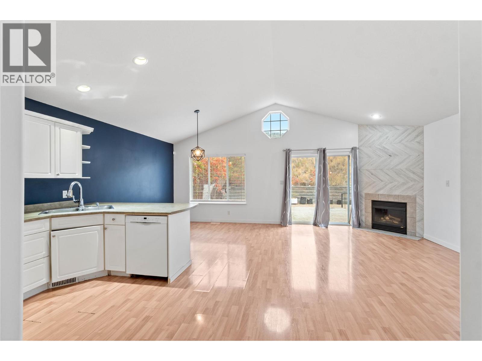 1198 Raven Drive, Kamloops, British Columbia  V2B 8P3 - Photo 6 - 10403306