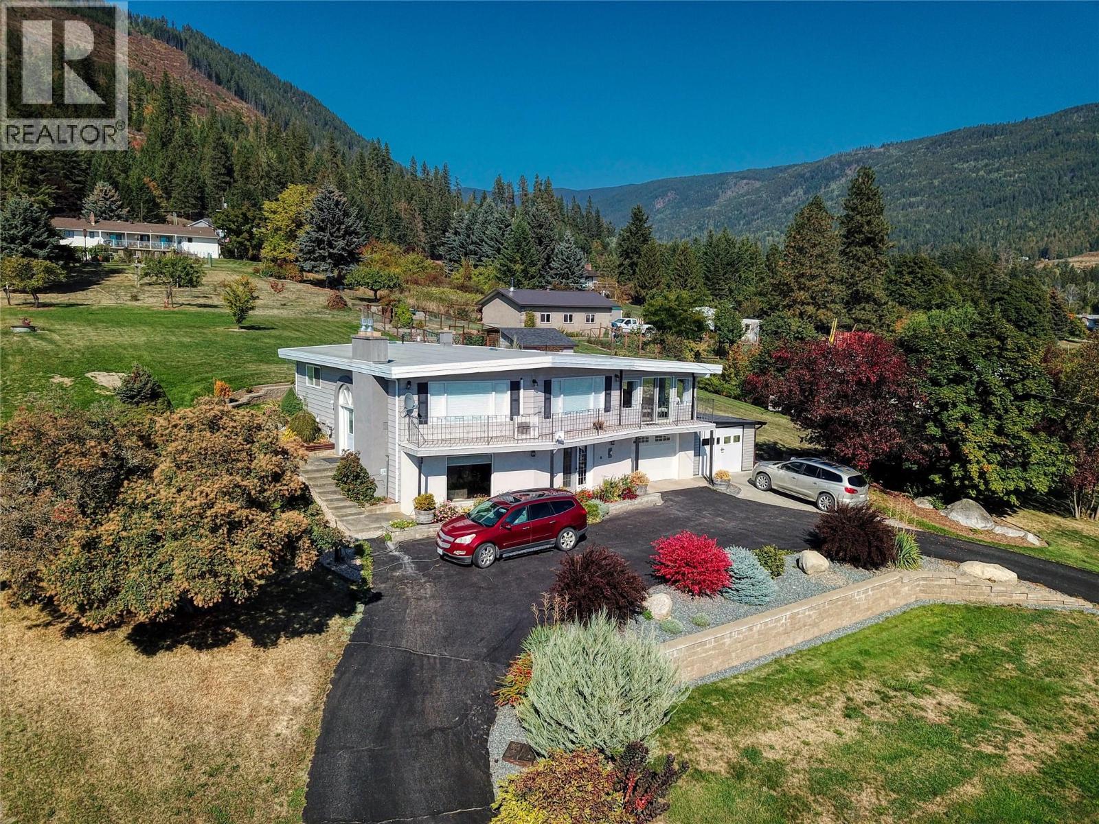 1030 Monrose Road, Creston, British Columbia  V0B 2N2 - Photo 2 - 10402175