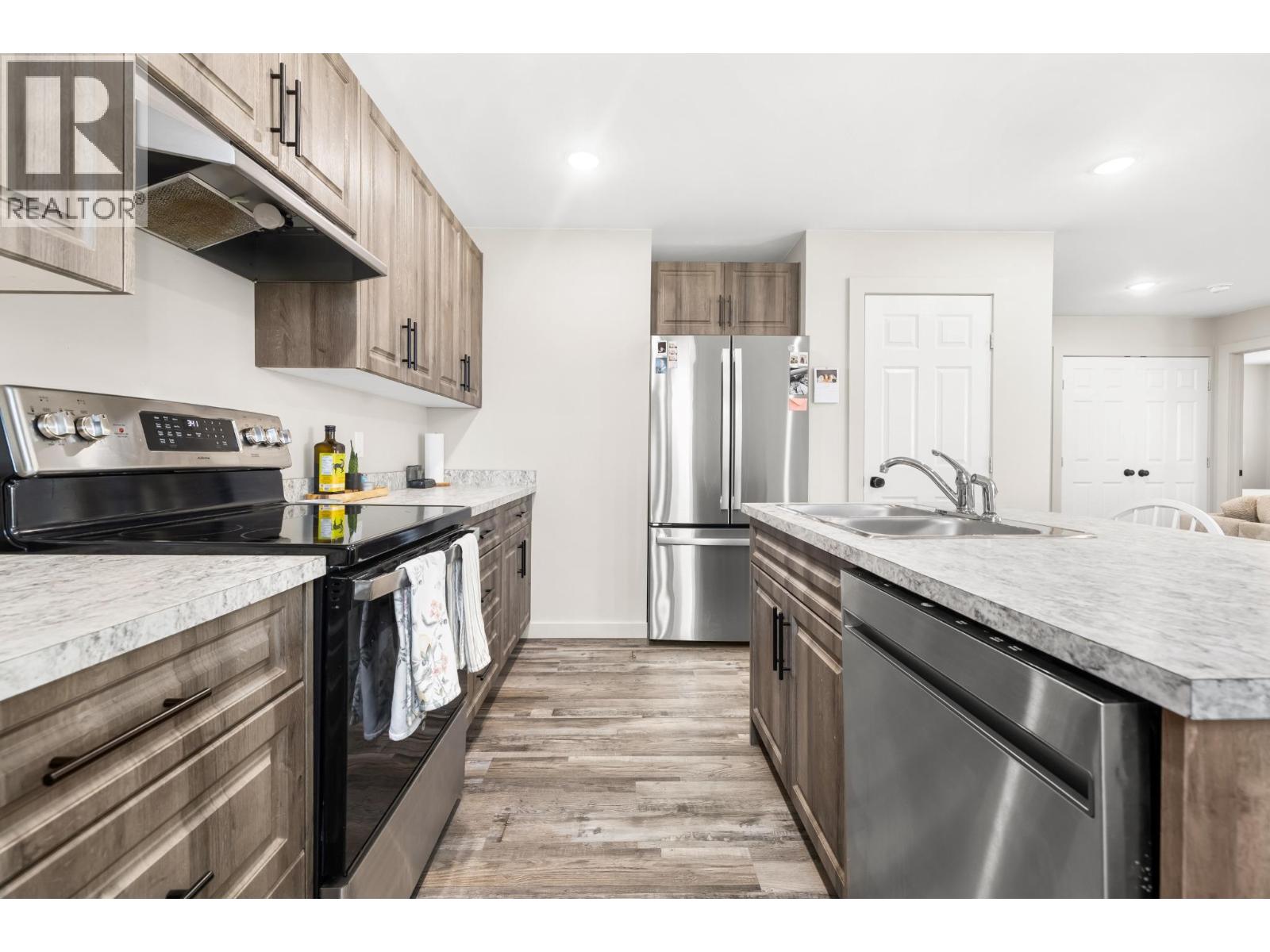 220 6th Avenue N, Creston, British Columbia  V0B 1G3 - Photo 3 - 10403014