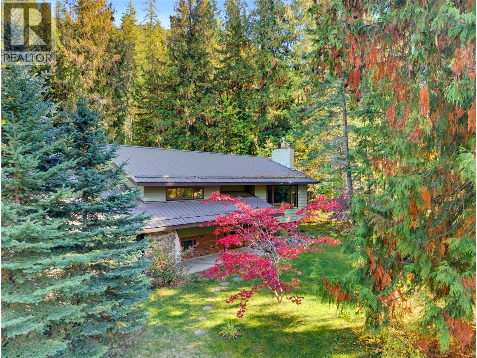 9020 Hummingbird Drive, Swansea Point, British Columbia  V0E 2K2 - Photo 3 - 10402995