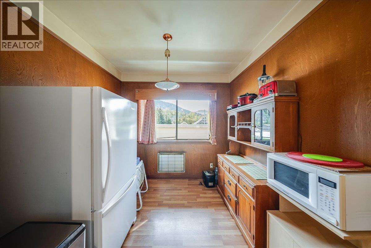 1396 Second Avenue, Trail, British Columbia  V1R 1L9 - Photo 12 - 10403162