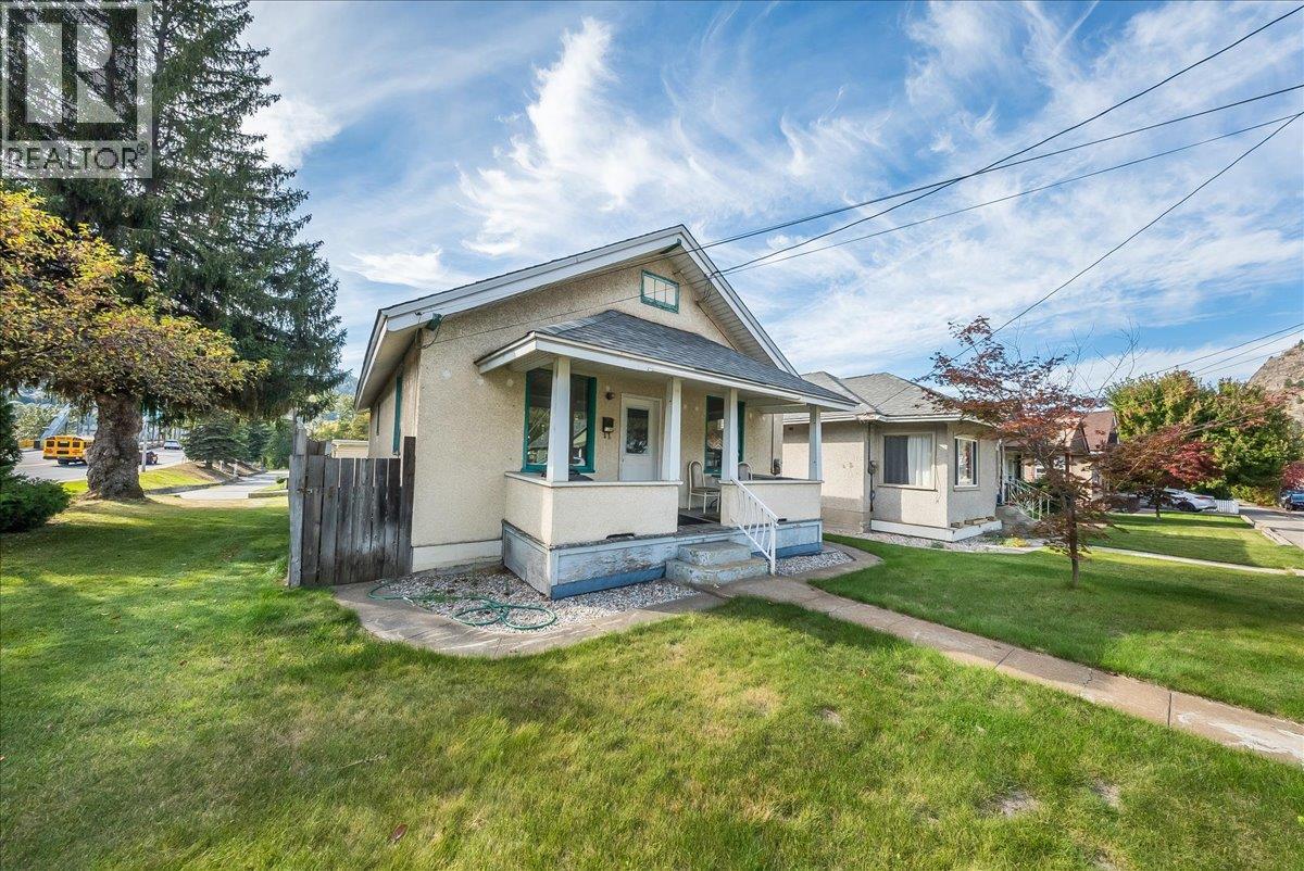1396 Second Avenue, Trail, British Columbia  V1R 1L9 - Photo 2 - 10403162