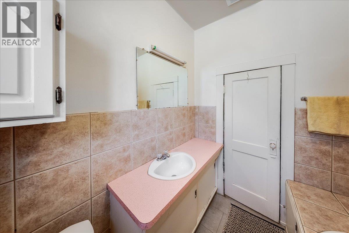 1396 Second Avenue, Trail, British Columbia  V1R 1L9 - Photo 21 - 10403162