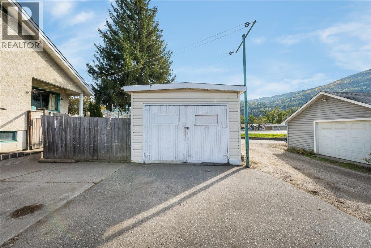 1396 Second Avenue, Trail, British Columbia  V1R 1L9 - Photo 31 - 10403162