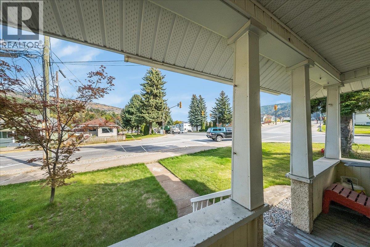 1396 Second Avenue, Trail, British Columbia  V1R 1L9 - Photo 4 - 10403162