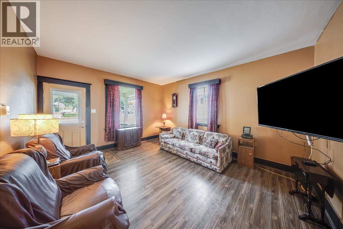 1396 Second Avenue, Trail, British Columbia  V1R 1L9 - Photo 6 - 10403162