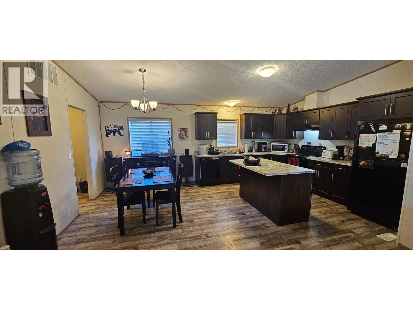 48 Wilderness Heights Drive, Elkford, British Columbia  V0B 1H0 - Photo 4 - 10402459