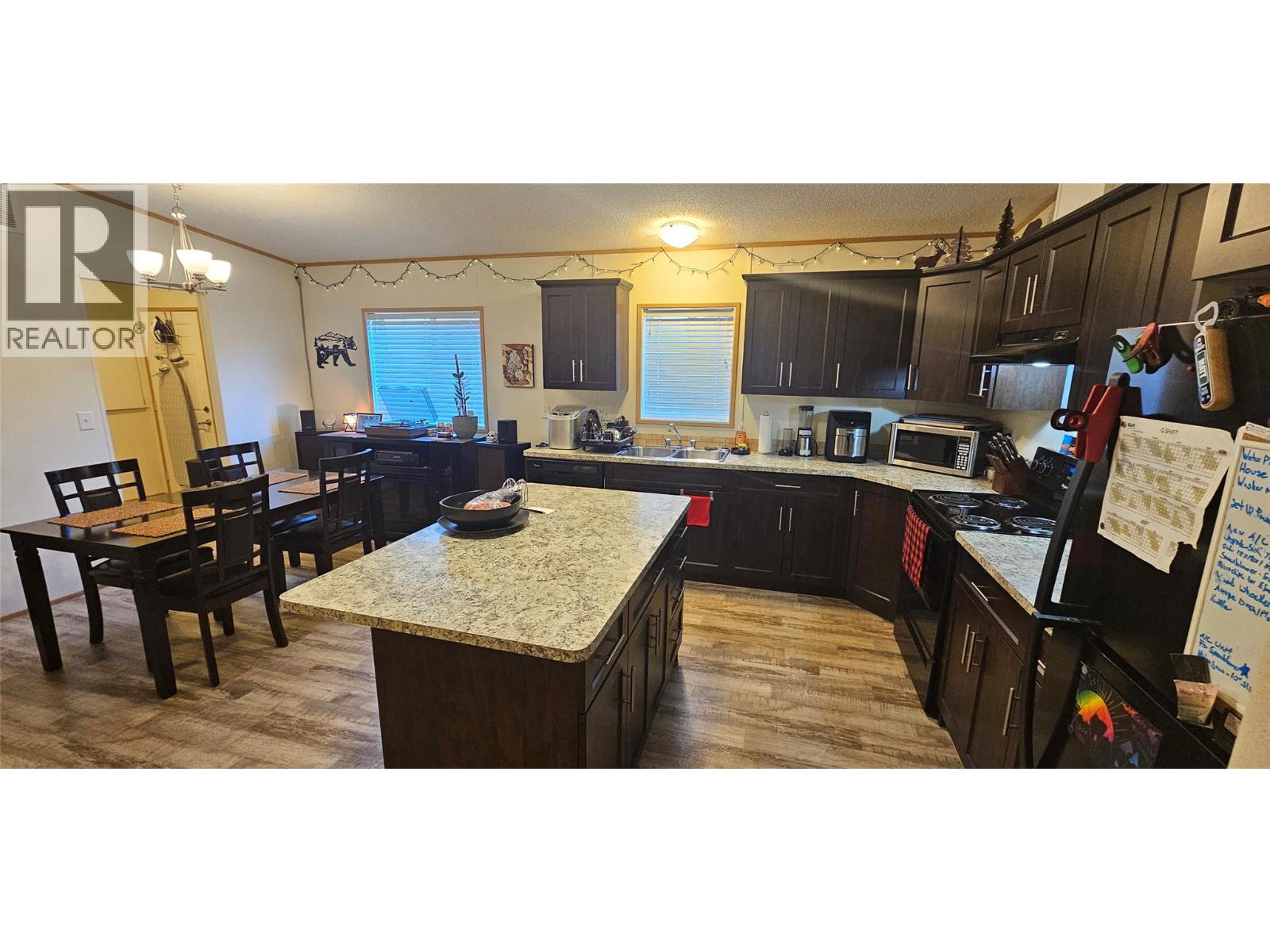 48 Wilderness Heights Drive, Elkford, British Columbia  V0B 1H0 - Photo 5 - 10402459