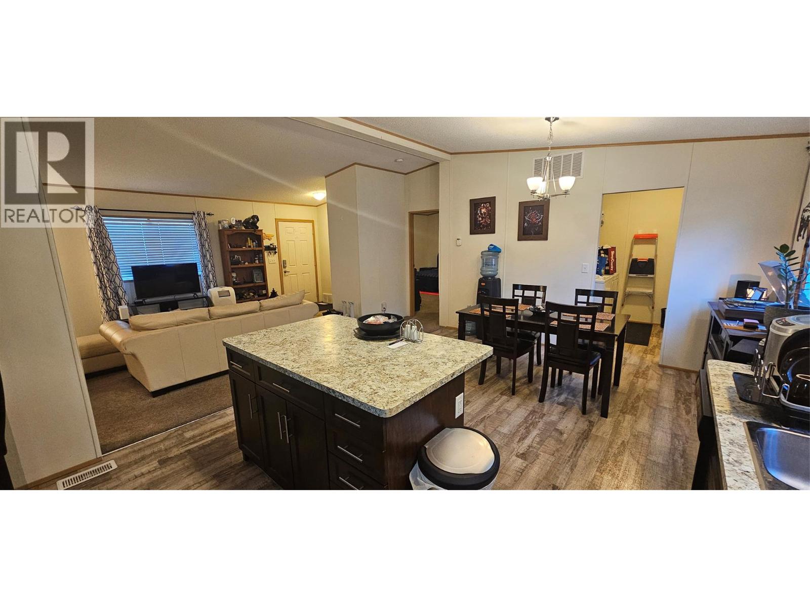 48 Wilderness Heights Drive, Elkford, British Columbia  V0B 1H0 - Photo 7 - 10402459