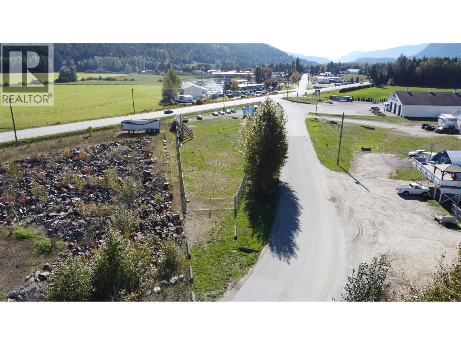 1310 Trans Canada Highway, Sicamous, British Columbia  V0E 2V0 - Photo 20 - 10402844