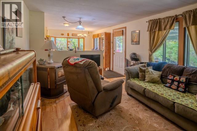 2701 Leecrest Road, Nelson, British Columbia  V1L 6L1 - Photo 14 - 10403263