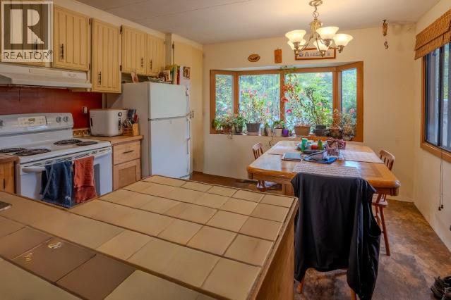 2701 Leecrest Road, Nelson, British Columbia  V1L 6L1 - Photo 9 - 10403263