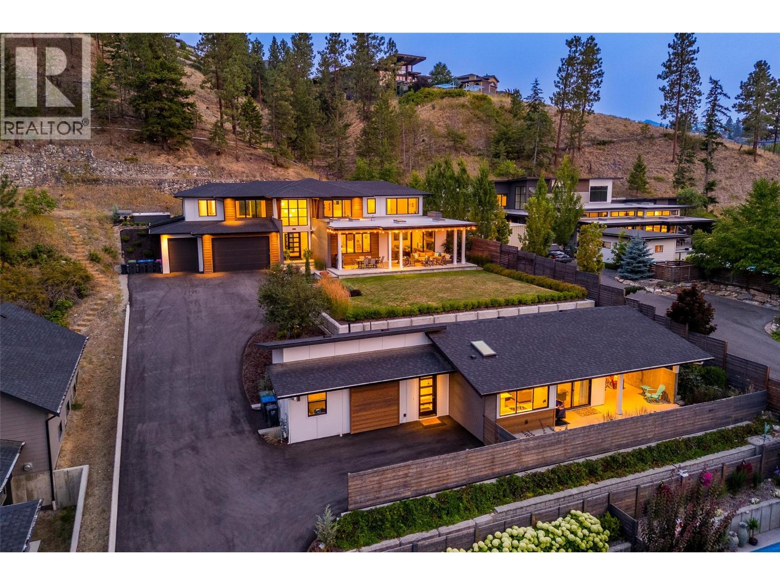 769 & 771 Barnaby Road, Kelowna, British Columbia  V1W 4N9 - Photo 1 - 10396273
