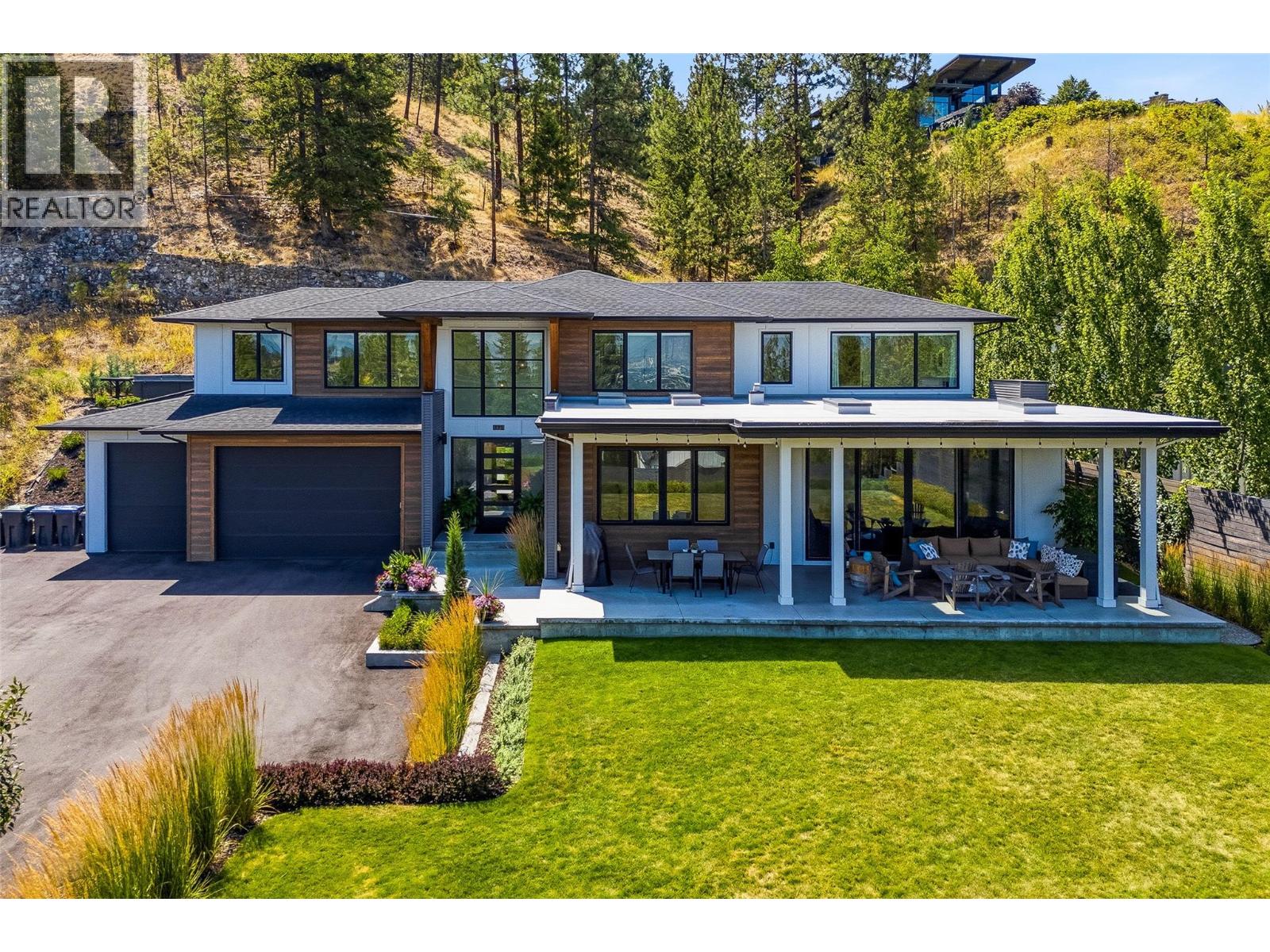 769 & 771 Barnaby Road, Kelowna, British Columbia  V1W 4N9 - Photo 2 - 10396273