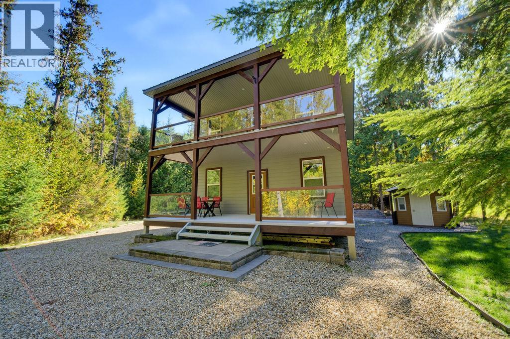 686 Swanbeach Road, Swansea Point, British Columbia  V0E 2K2 - Photo 2 - 10402430