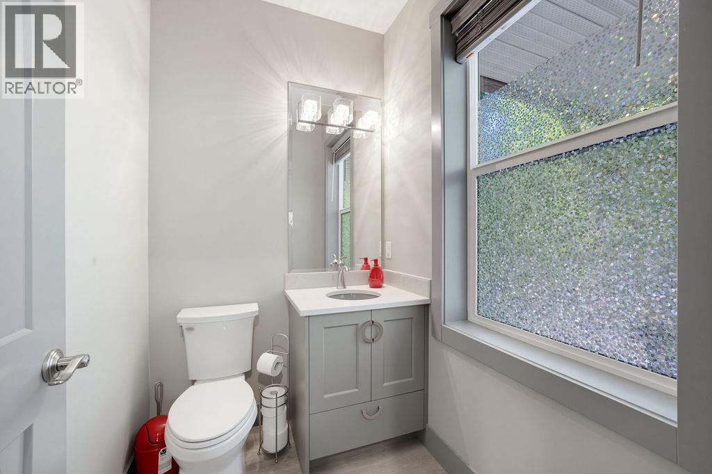 686 Swanbeach Road, Swansea Point, British Columbia  V0E 2K2 - Photo 21 - 10402430
