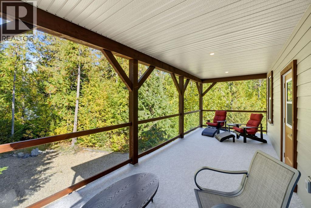 686 Swanbeach Road, Swansea Point, British Columbia  V0E 2K2 - Photo 28 - 10402430