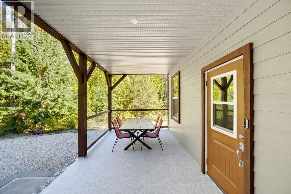 686 Swanbeach Road, Swansea Point, British Columbia  V0E 2K2 - Photo 37 - 10402430