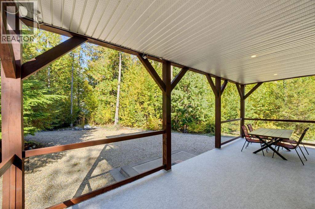686 Swanbeach Road, Swansea Point, British Columbia  V0E 2K2 - Photo 38 - 10402430