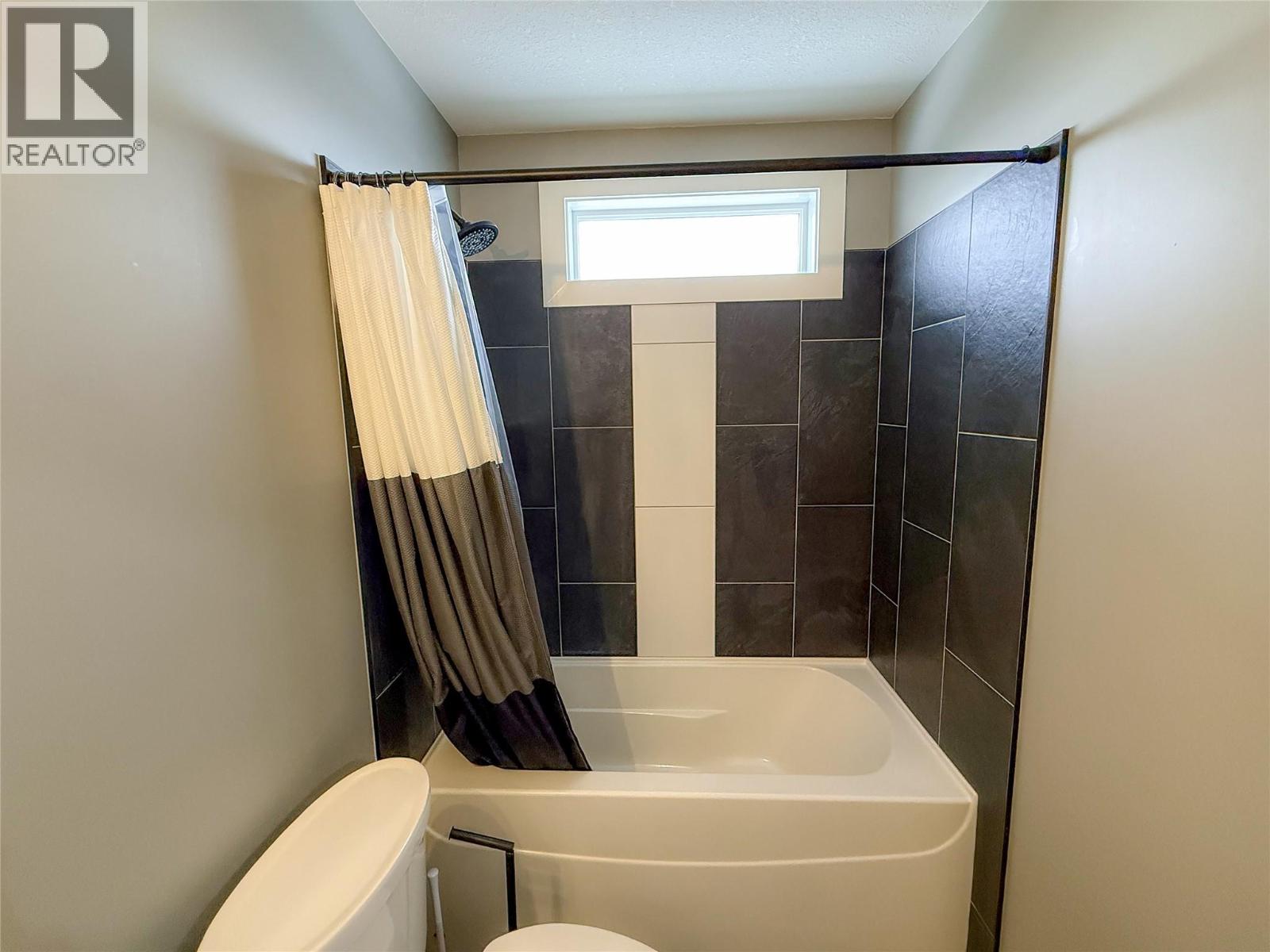 1541 / 1543 Loran Drive, Dawson Creek, British Columbia  V1G 1B7 - Photo 14 - 10403347