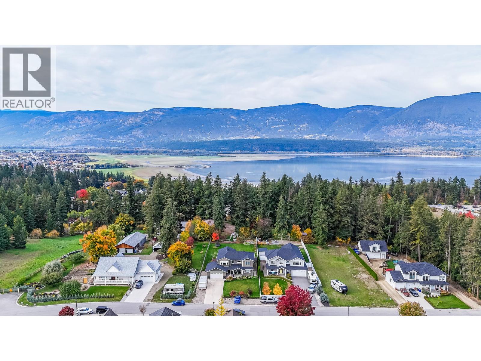 1791 22 Street Ne, Salmon Arm, British Columbia  V1E 3M9 - Photo 2 - 10403325