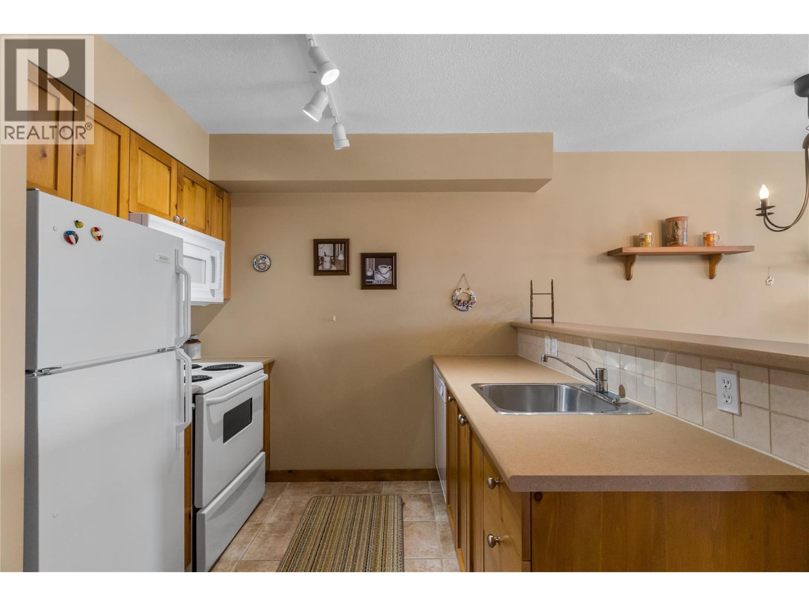 9802 Silver Star Road Unit# 204, Silver Star, British Columbia  V1B 3W9 - Photo 11 - 10403125