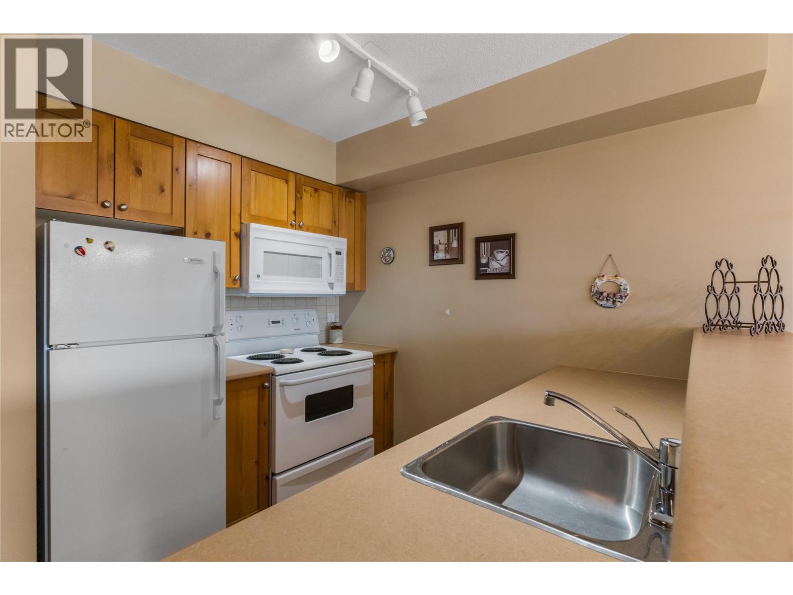 9802 Silver Star Road Unit# 204, Silver Star, British Columbia  V1B 3W9 - Photo 12 - 10403125