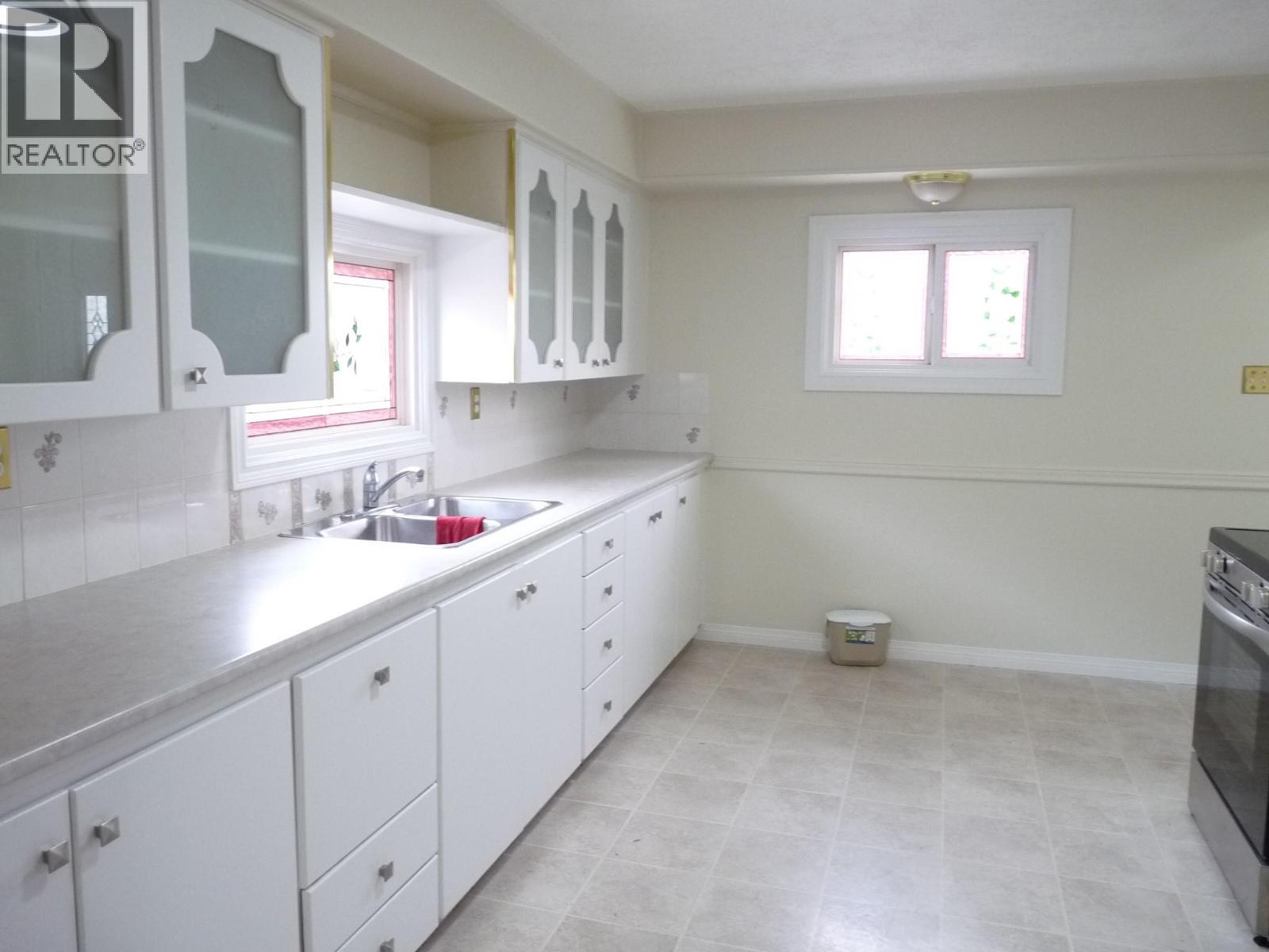 1160 Meadow Lane 1185 Demonte Street, Kamloops, British Columbia  V2B 5N6 - Photo 3 - 10403357