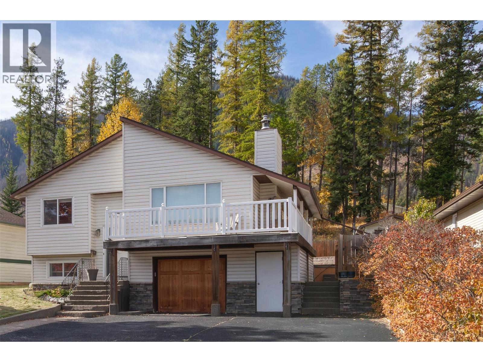 1207 Pinyon Road, Sparwood, British Columbia  V0B 2G2 - Photo 2 - 10403027