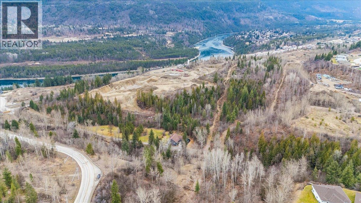 1220 37th Street, Castlegar, British Columbia  V1N 3N1 - Photo 4 - 10403184