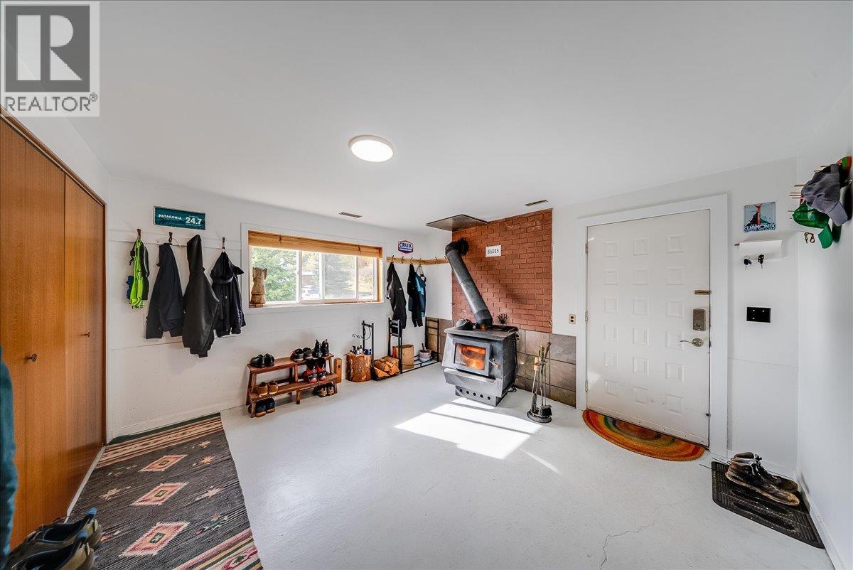 1614 Cook Avenue, Rossland, British Columbia  V0G 1Y0 - Photo 23 - 10403225
