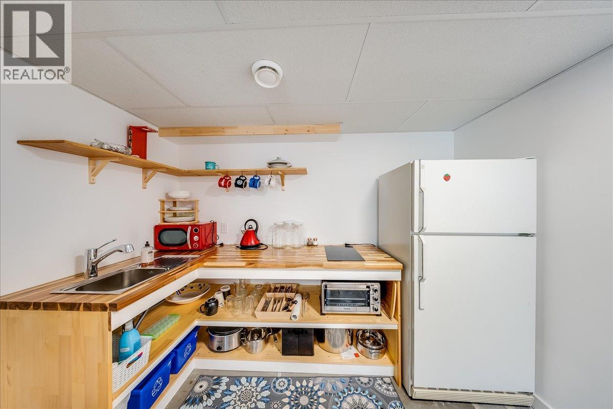 1614 Cook Avenue, Rossland, British Columbia  V0G 1Y0 - Photo 34 - 10403225