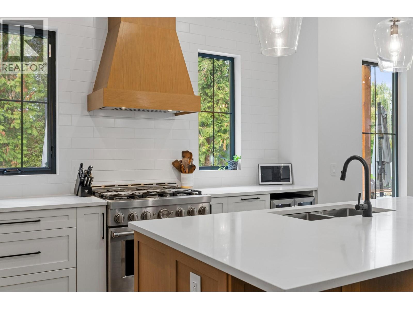 2475 Maquinna Road, Kelowna, British Columbia  V1W 2R9 - Photo 15 - 10403367